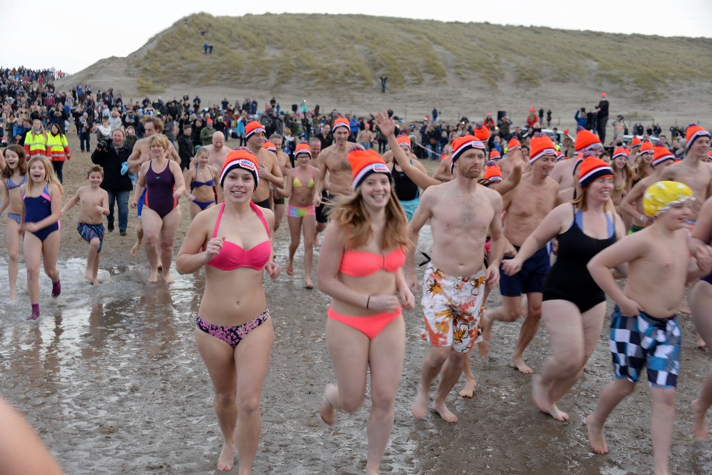 ../Images/Nieuwjaarsduik Nederzandt 2016 057.jpg